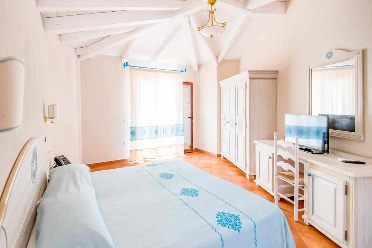 Marina Torre Navarrese Resort Санта-Мария-Наварезе Экстерьер фото